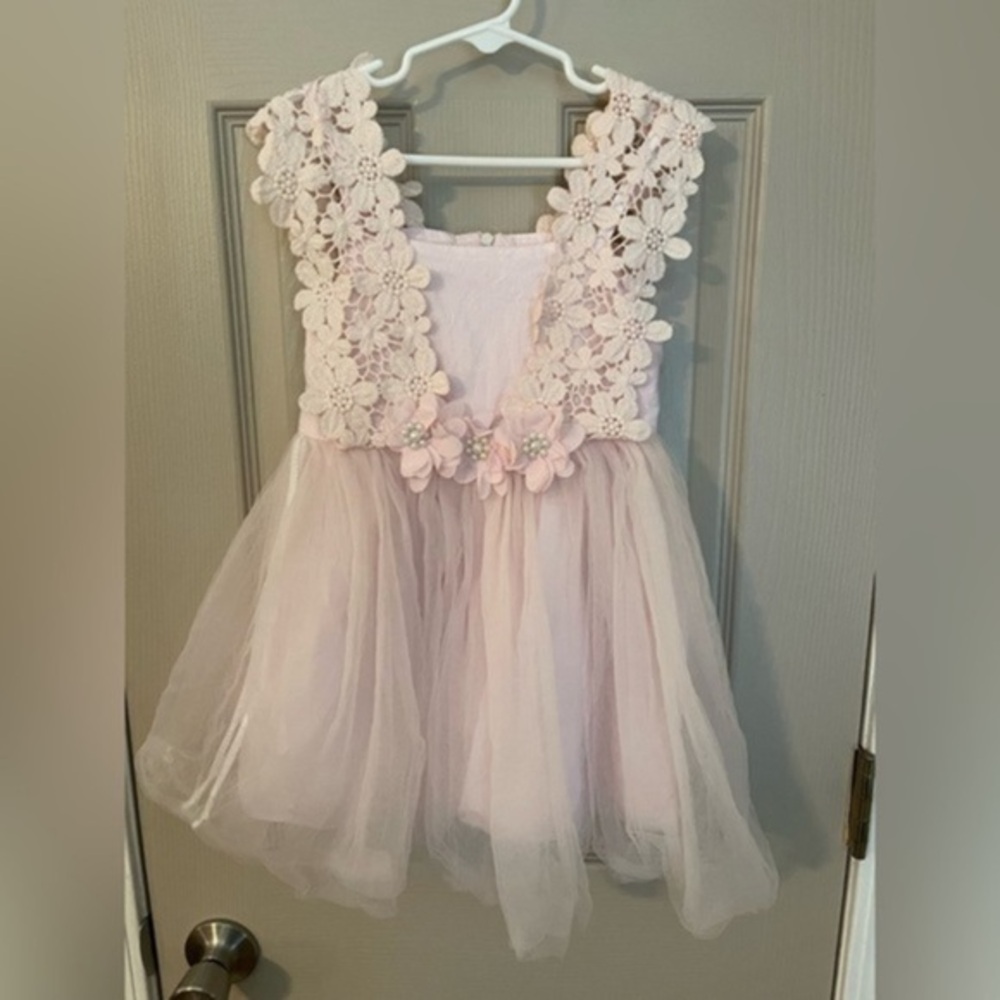 Vogue fashion pink flower lace tulle Pearl bead accent toddler’s dress.